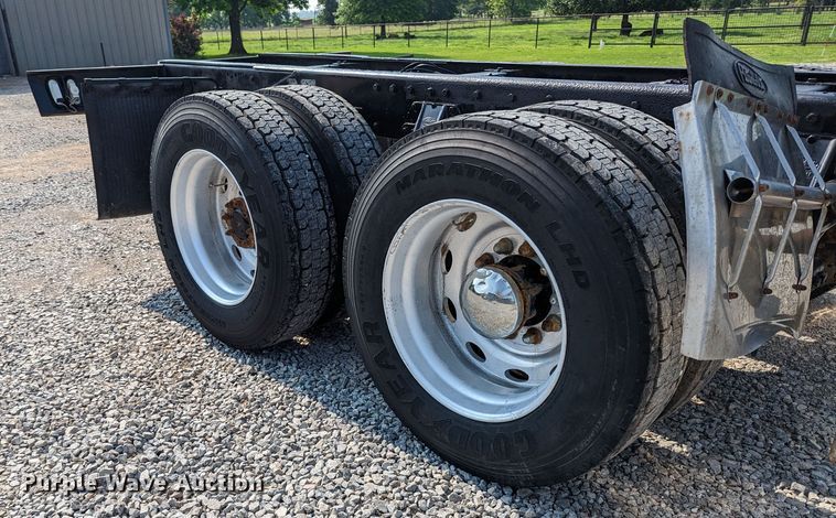 image for item MX9315 1998 Peterbilt 378  truck cab and chassis