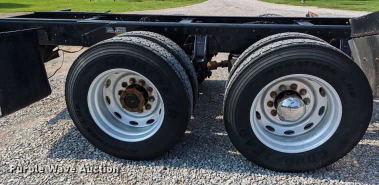 image for item MX9315 1998 Peterbilt 378  truck cab and chassis