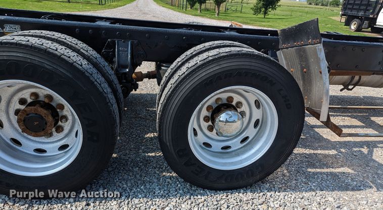 image for item MX9315 1998 Peterbilt 378  truck cab and chassis