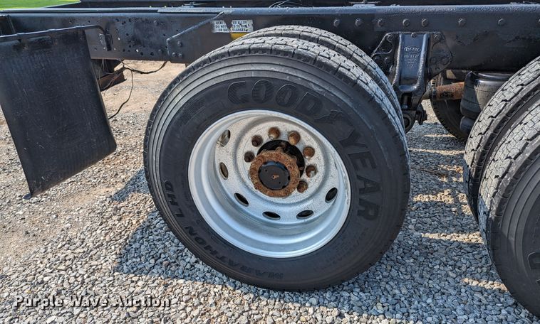 image for item MX9315 1998 Peterbilt 378  truck cab and chassis