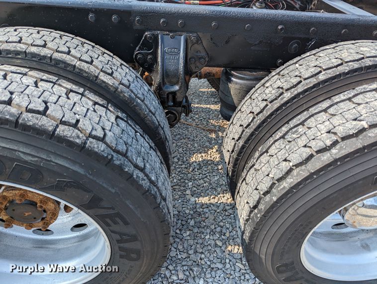 image for item MX9315 1998 Peterbilt 378  truck cab and chassis