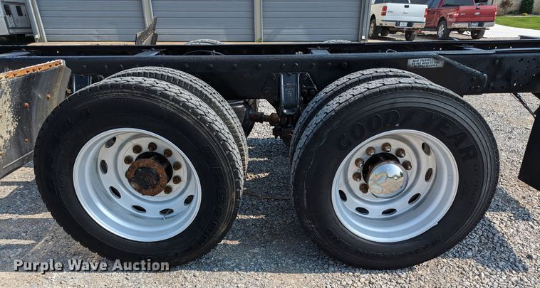 image for item MX9315 1998 Peterbilt 378  truck cab and chassis