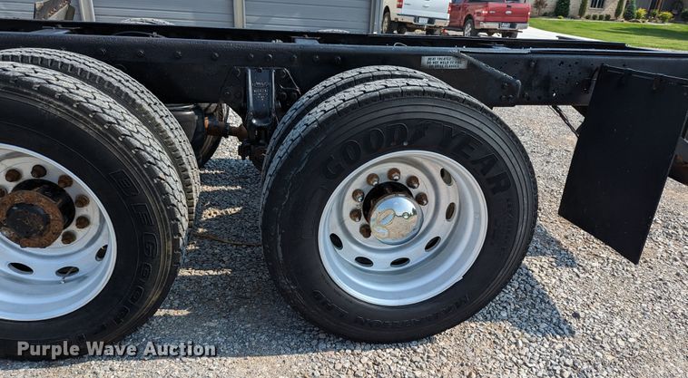 image for item MX9315 1998 Peterbilt 378  truck cab and chassis