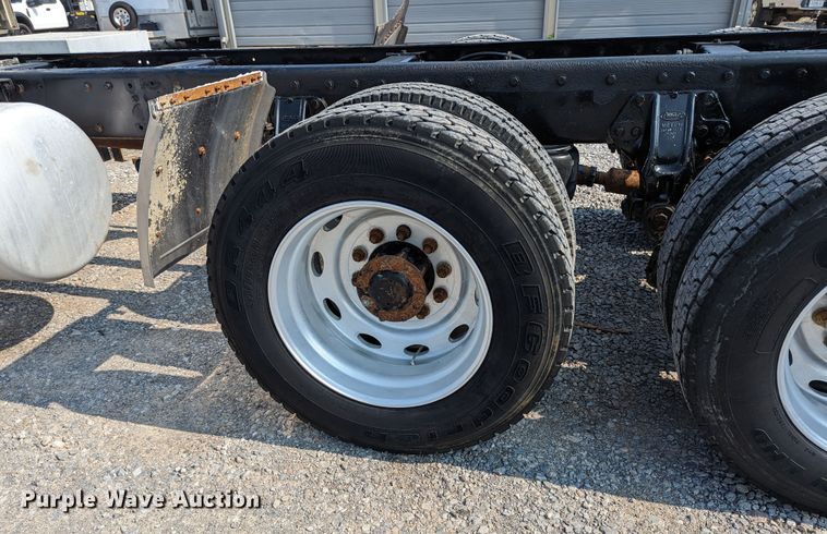 image for item MX9315 1998 Peterbilt 378  truck cab and chassis