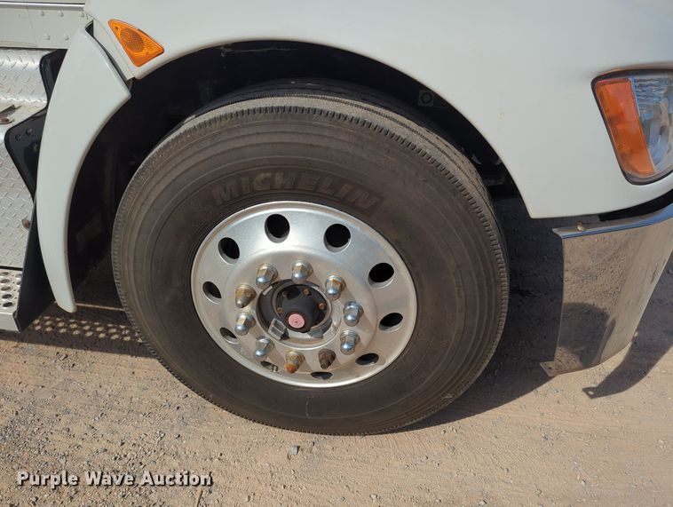 image for item MY9311 2012 Kenworth T270  truck cab and chassis