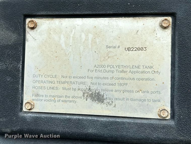 image for item OG9007 2000 Volvo VNM6  semi truck