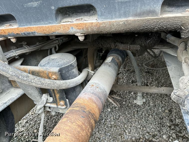 image for item OG9007 2000 Volvo VNM6  semi truck