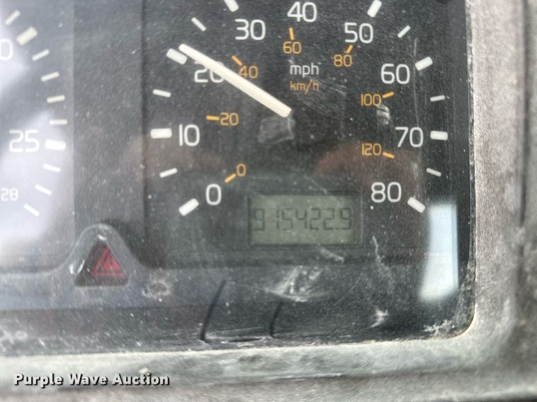 image for item OG9007 2000 Volvo VNM6  semi truck