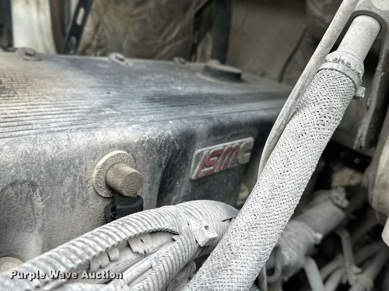 image for item OG9007 2000 Volvo VNM6  semi truck