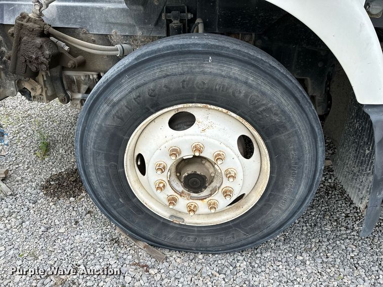 image for item OG9007 2000 Volvo VNM6  semi truck