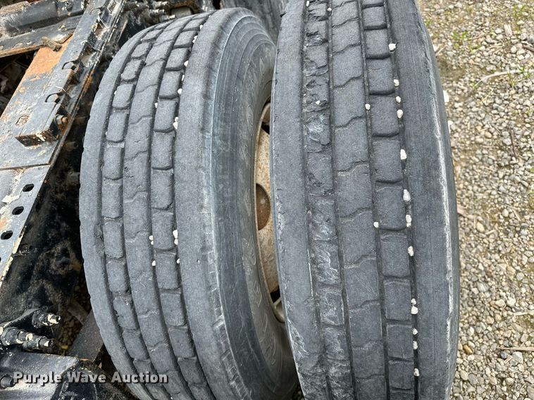 image for item OG9007 2000 Volvo VNM6  semi truck