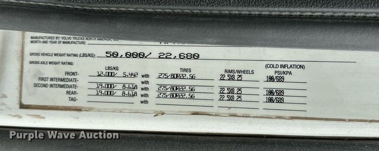 image for item OG9007 2000 Volvo VNM6  semi truck