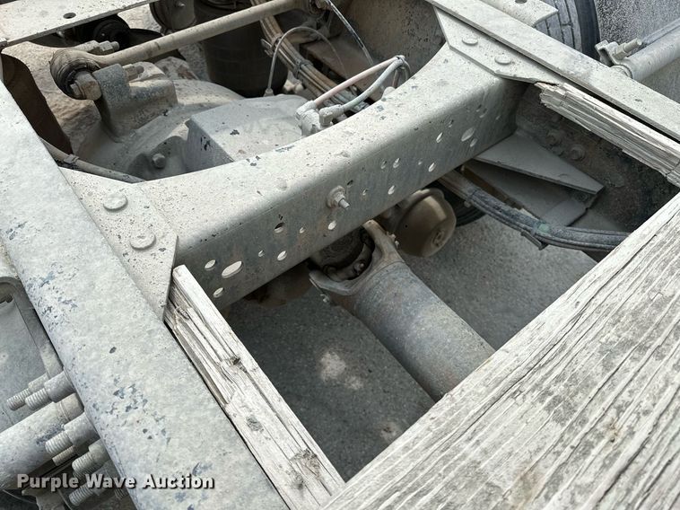 image for item OG9008 2000 Volvo VNM6  semi truck