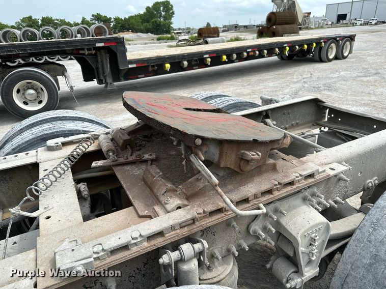 image for item OG9008 2000 Volvo VNM6  semi truck