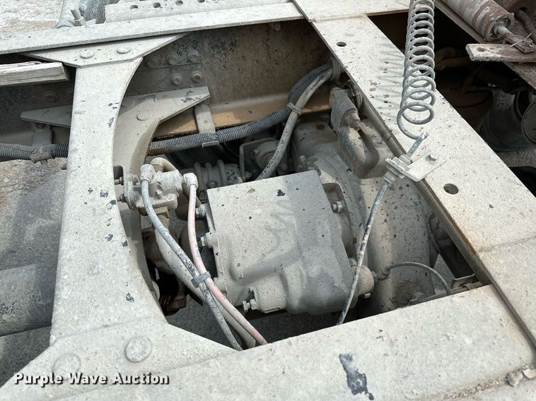 image for item OG9008 2000 Volvo VNM6  semi truck