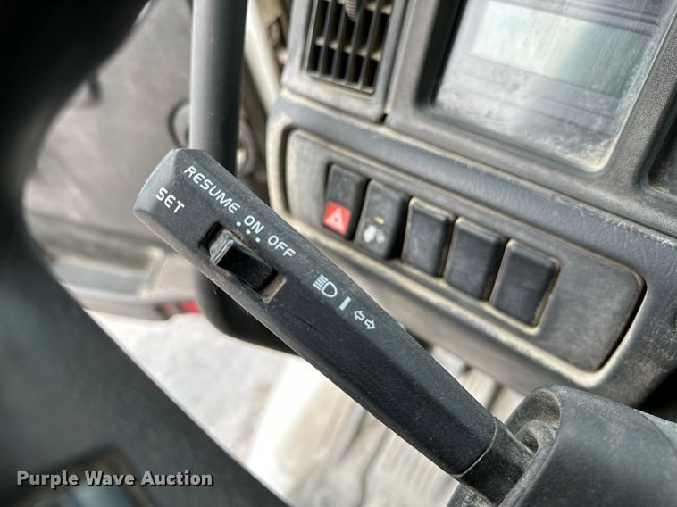 image for item OG9008 2000 Volvo VNM6  semi truck