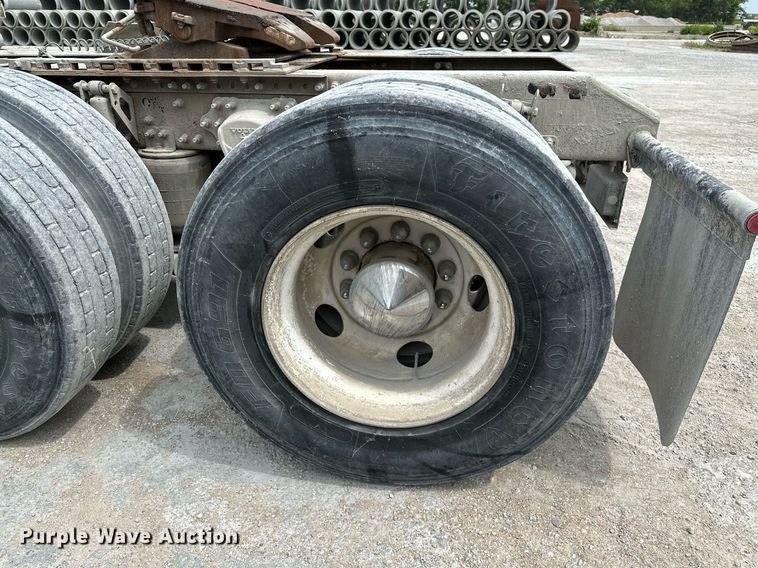 image for item OG9008 2000 Volvo VNM6  semi truck