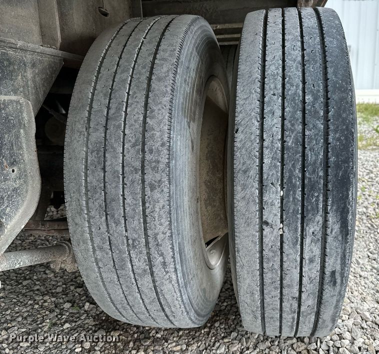 image for item OG9012 2000 Trailmobile F7CT  drop deck trailer