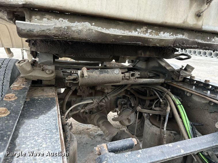 image for item OG9013 2006 Volvo VNL  semi truck