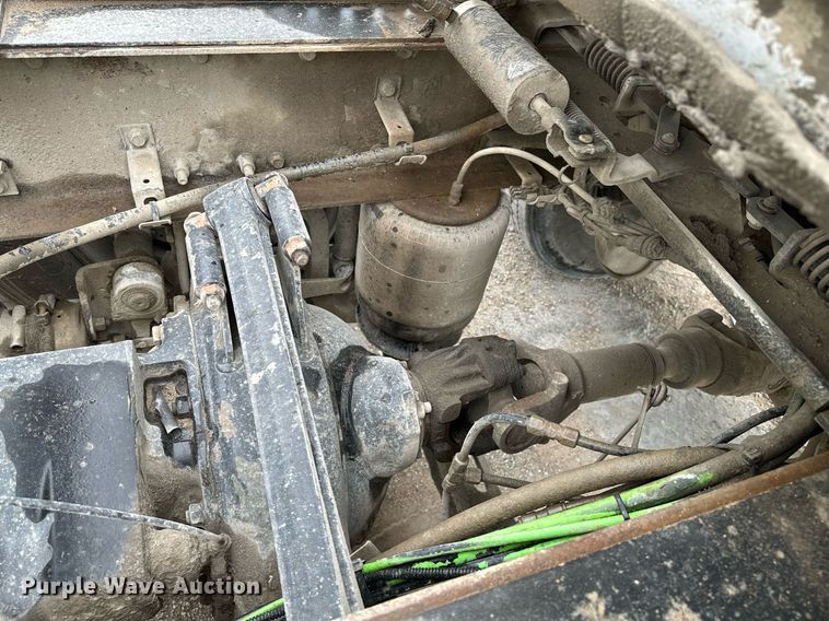 image for item OG9013 2006 Volvo VNL  semi truck