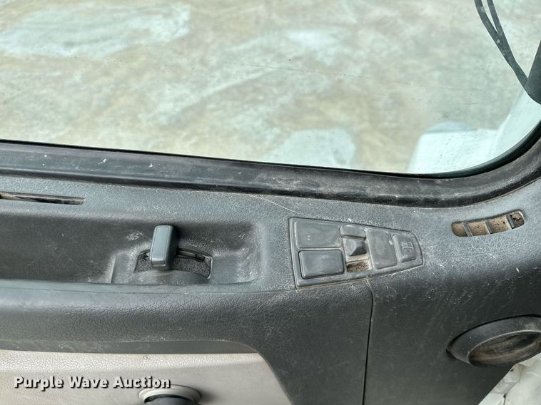 image for item OG9013 2006 Volvo VNL  semi truck