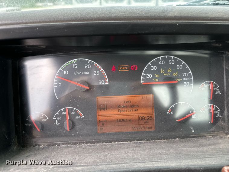 image for item OG9013 2006 Volvo VNL  semi truck