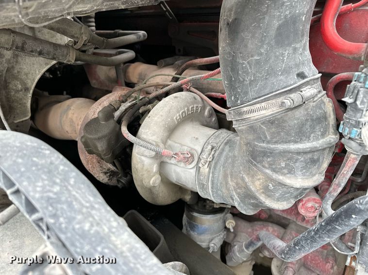 image for item OG9013 2006 Volvo VNL  semi truck