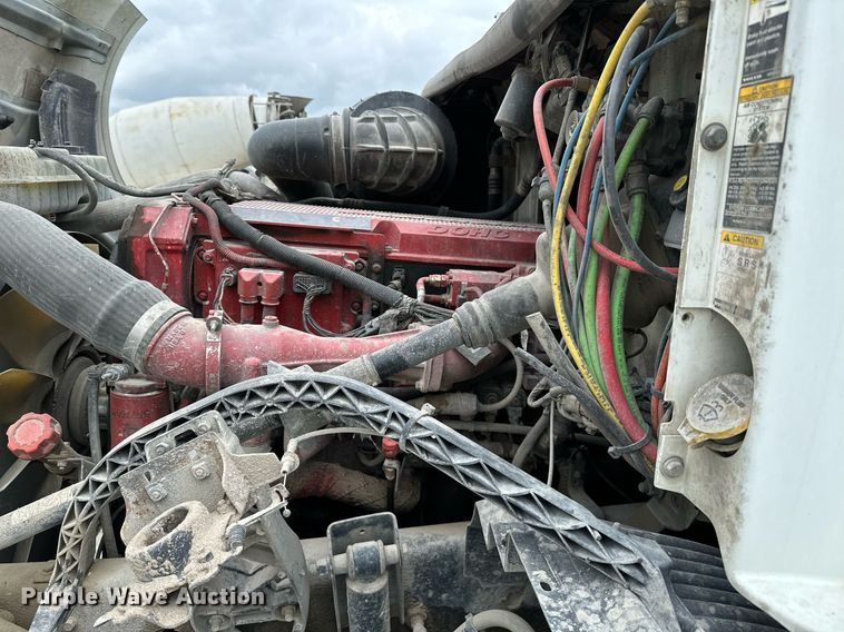 image for item OG9013 2006 Volvo VNL  semi truck