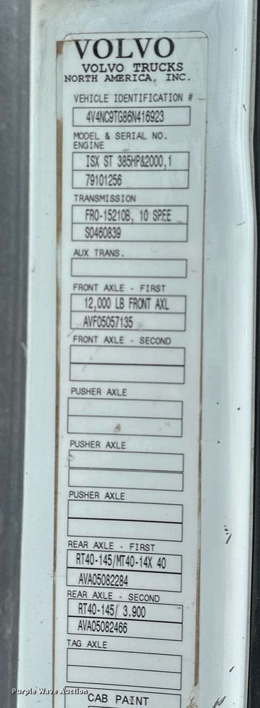 image for item OG9013 2006 Volvo VNL  semi truck