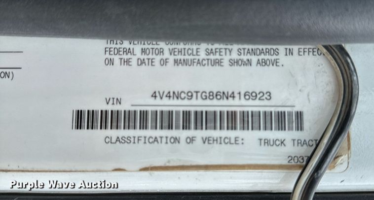 image for item OG9013 2006 Volvo VNL  semi truck