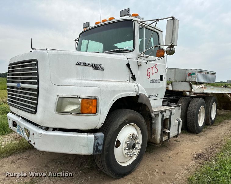 image for item OG9024 1992 Ford LTA9000  semi truck