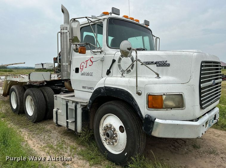 image for item OG9024 1992 Ford LTA9000  semi truck