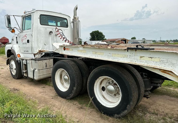 image for item OG9024 1992 Ford LTA9000  semi truck