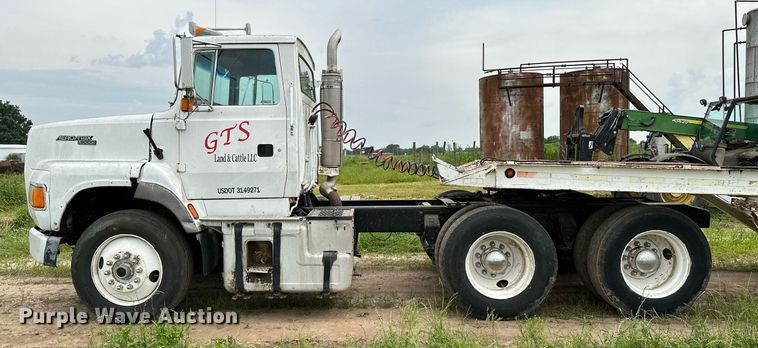 image for item OG9024 1992 Ford LTA9000  semi truck