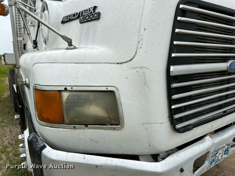 image for item OG9024 1992 Ford LTA9000  semi truck