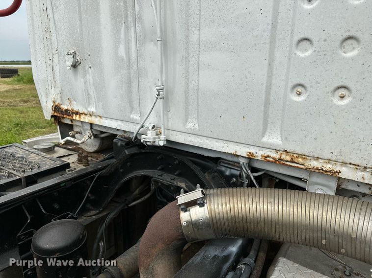 image for item OG9024 1992 Ford LTA9000  semi truck