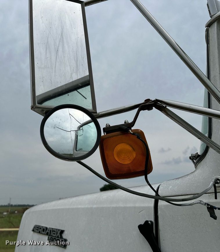 image for item OG9024 1992 Ford LTA9000  semi truck