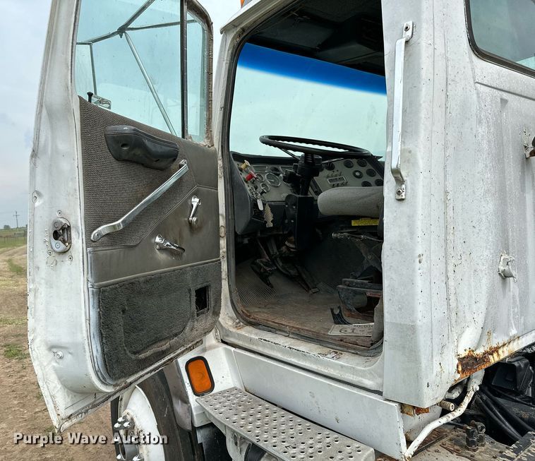 image for item OG9024 1992 Ford LTA9000  semi truck