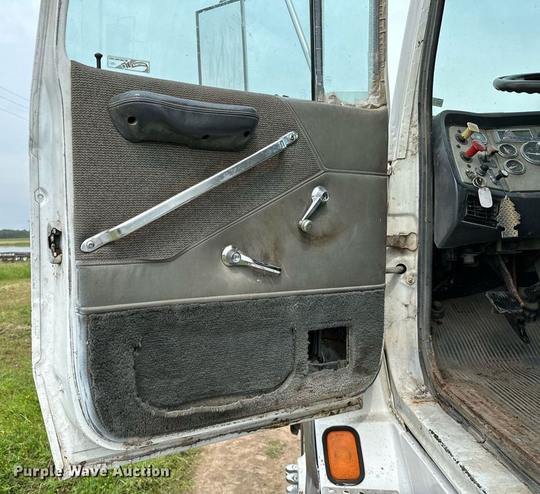 image for item OG9024 1992 Ford LTA9000  semi truck