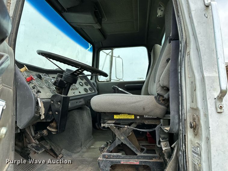 image for item OG9024 1992 Ford LTA9000  semi truck