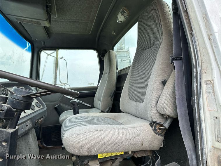 image for item OG9024 1992 Ford LTA9000  semi truck