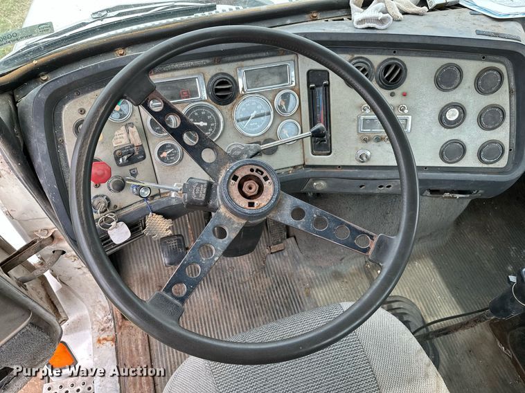 image for item OG9024 1992 Ford LTA9000  semi truck