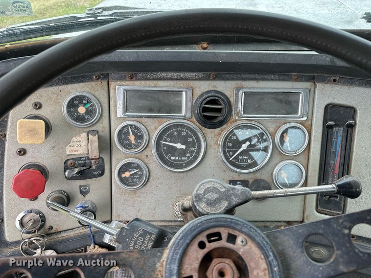 image for item OG9024 1992 Ford LTA9000  semi truck