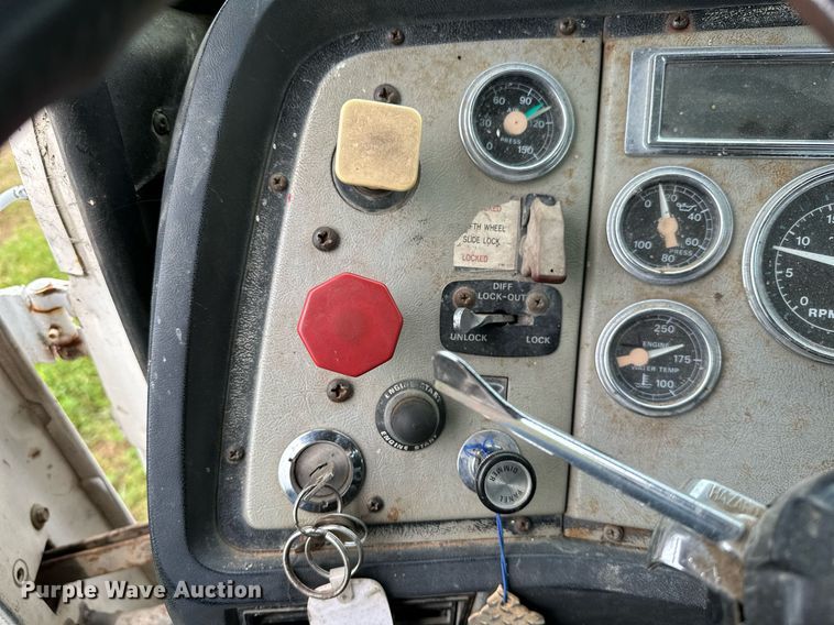 image for item OG9024 1992 Ford LTA9000  semi truck