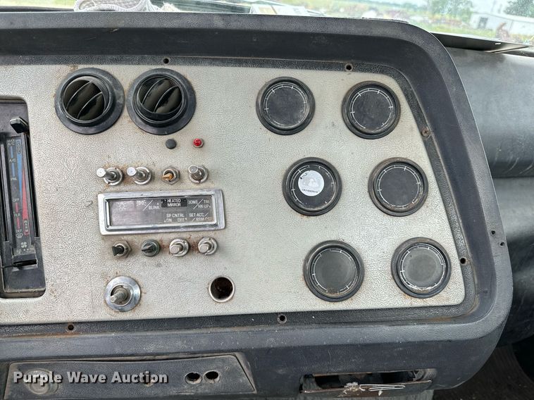 image for item OG9024 1992 Ford LTA9000  semi truck