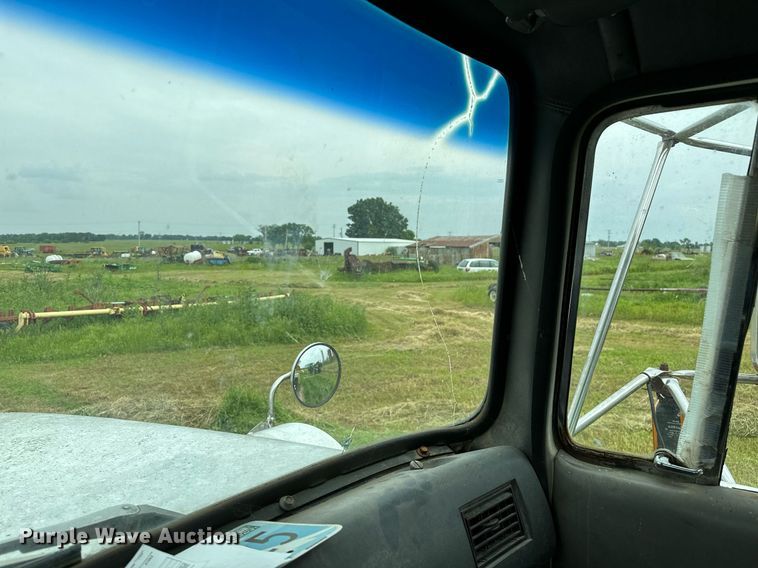 image for item OG9024 1992 Ford LTA9000  semi truck