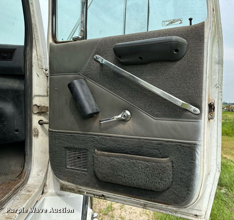 image for item OG9024 1992 Ford LTA9000  semi truck