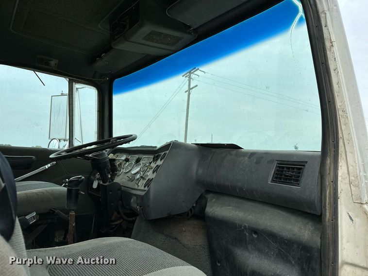 image for item OG9024 1992 Ford LTA9000  semi truck