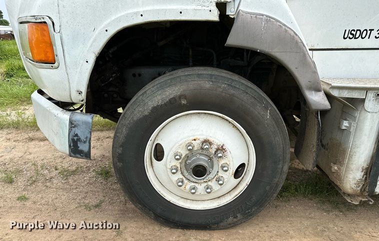 image for item OG9024 1992 Ford LTA9000  semi truck