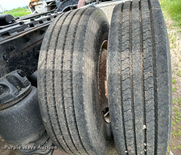 image for item OG9024 1992 Ford LTA9000  semi truck